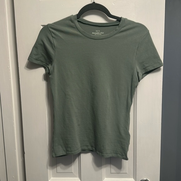 Abercrombie & Fitch Essential Tuckable Baby Tee M - Picture 1 of 4